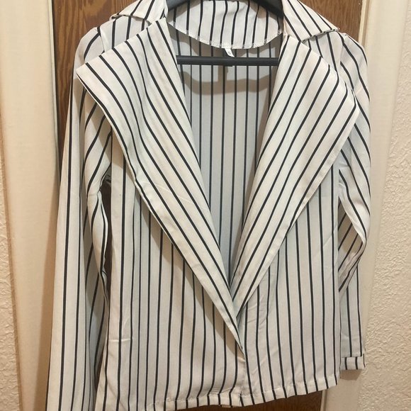 NWOT White with Black Stripes top - Picture 6 of 6